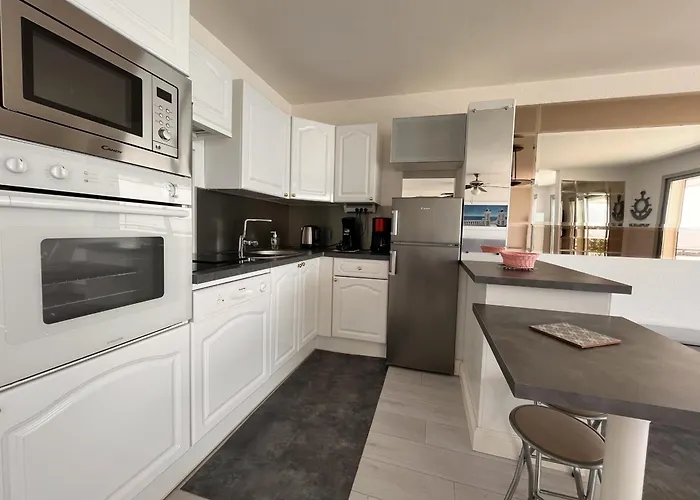 2 Face Avec Parking, 3 Etoiles - Fr-1-197-376 * 莱萨布勒-多洛讷